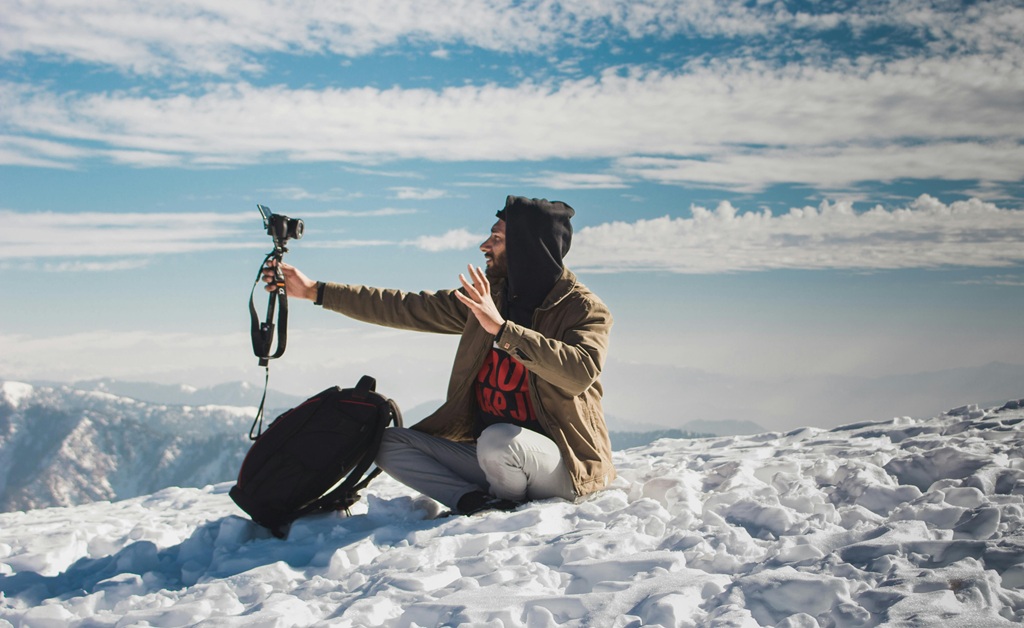 5 Tips to Make Money as a Travel Vlogger on YouTube